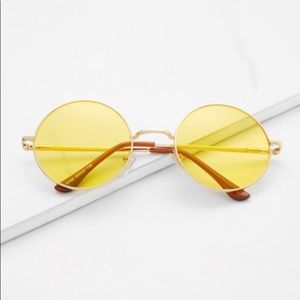 Yellow Sunnies ☀️